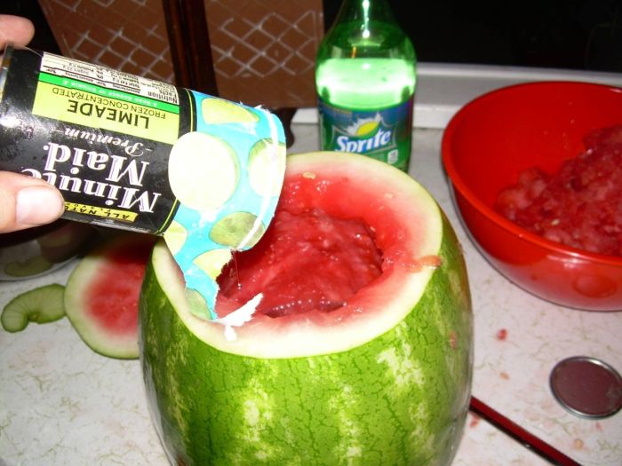 How to Make a Vodka Watermelon (9 pics)