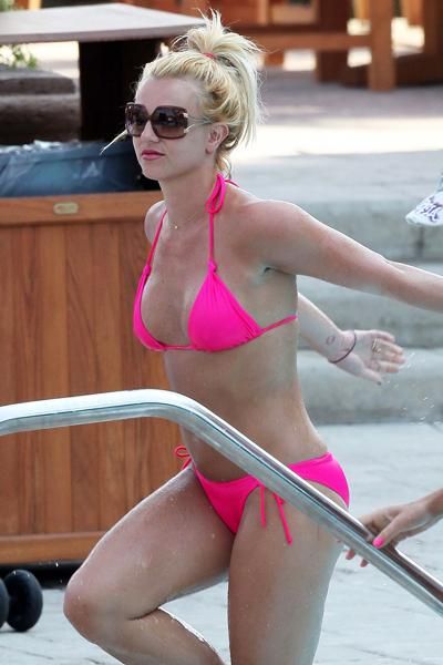 Famous Girls in Pink Bikinis (47 pics)