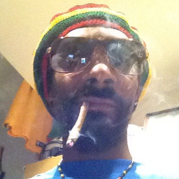 Snoop Dogg with a Joint (13 pics)