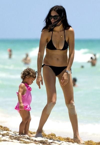 Famous Girls in Black Bikinis (52 pics)