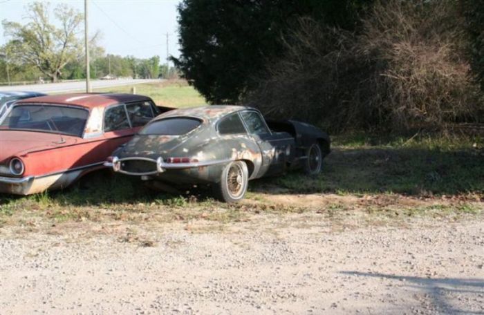 Abandoned Supercars (61 pics)