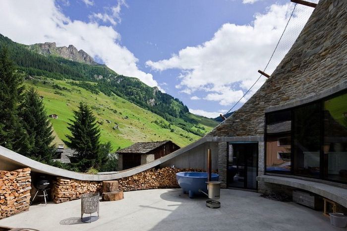 House Built Inside a Mountain in Swiss Alps(19 pics)