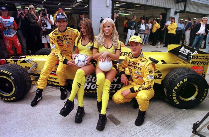 Pitbabes from Formula One Grand Prix (67 pics)