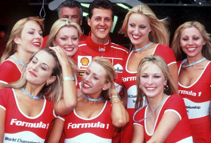Pitbabes from Formula One Grand Prix (67 pics)