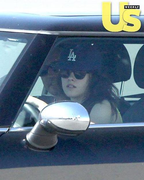Kristen Stewart Cheating on Robert Pattinson (12 pics)