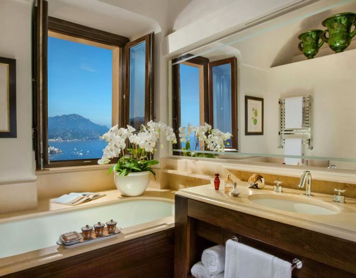 Monastero Santa Rosa Hotel in Italy (39 pics)