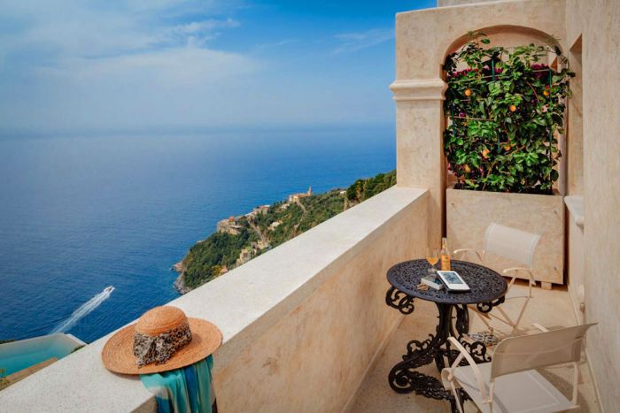 Monastero Santa Rosa Hotel in Italy (39 pics)