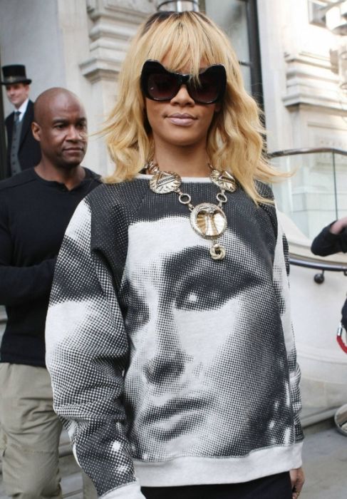 Celebrities Wearing Celebrity T-shirts (49 pics)