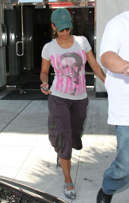 Celebrities Wearing Celebrity T-shirts (49 pics)