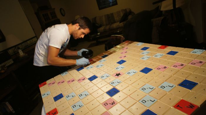 Giant Scrabble Board (45 pics)