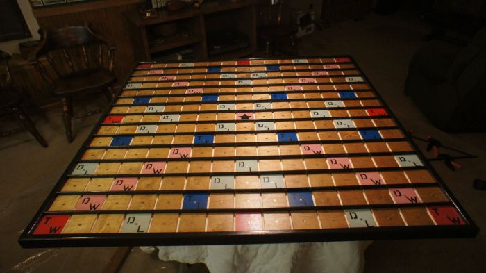 Giant Scrabble Board (45 pics)