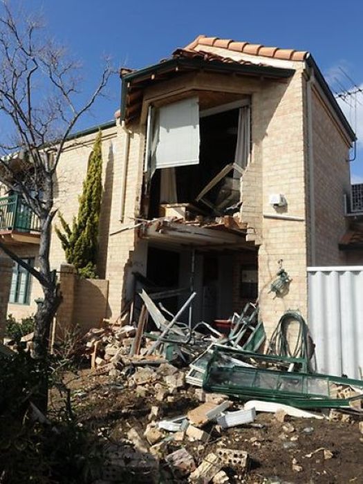 Garbage Truck Trashes House in Australia (20 pics)