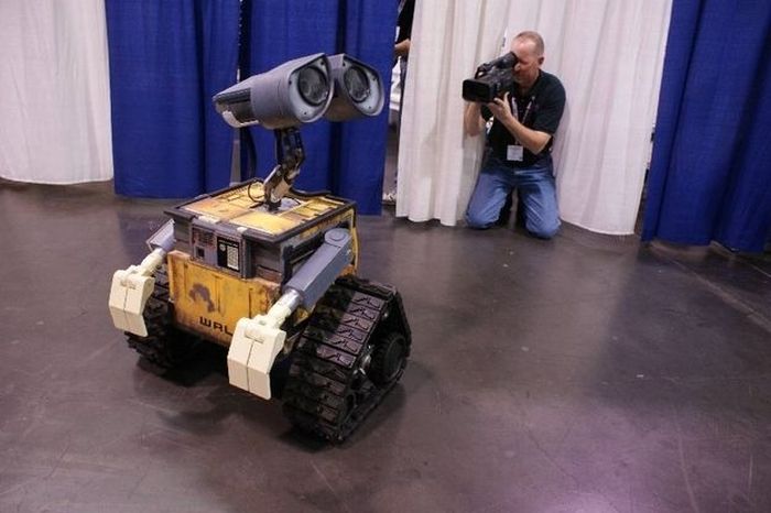 Real Life WALL-E (8 pics)
