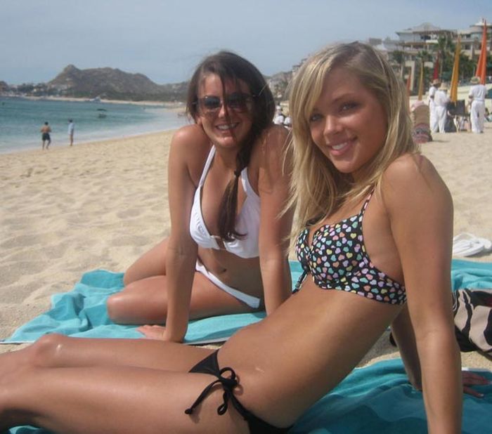 Bikini Girls (33 pics)