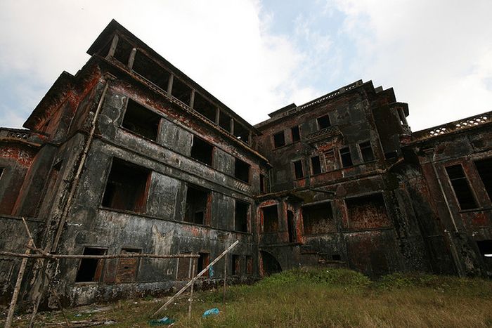 Bokor Hill Station. Abandoned Town in Cambodia (33 pics)