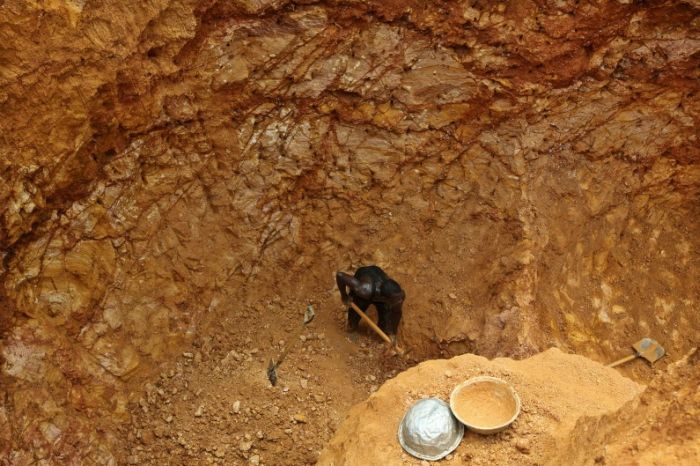 Gold Mining in Ghana (34 pics)