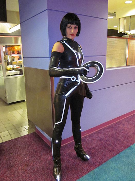 Hot Girls in Latex Cosplay Outfits (23 pics)