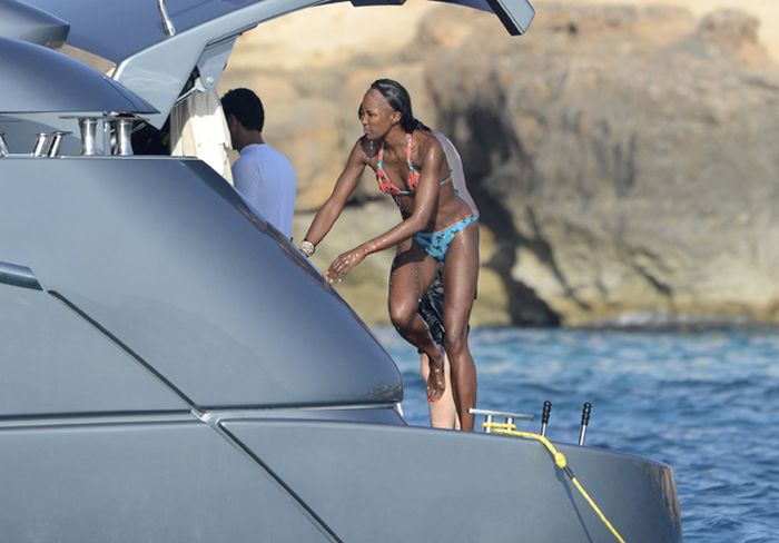 What Happened to Naomi Campbell' Hair? (9 pics)