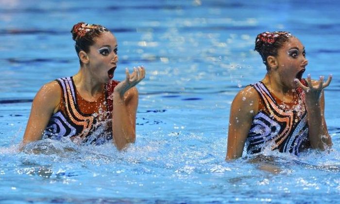 Hilarious Faces of Synchronized Swimming (43 pics)