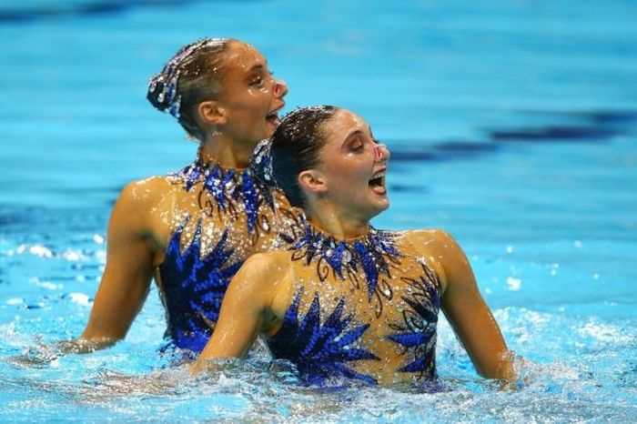 Hilarious Faces of Synchronized Swimming (43 pics)