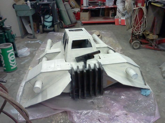 Cardboard Snow Speeder for Downhill Race (17 pics)