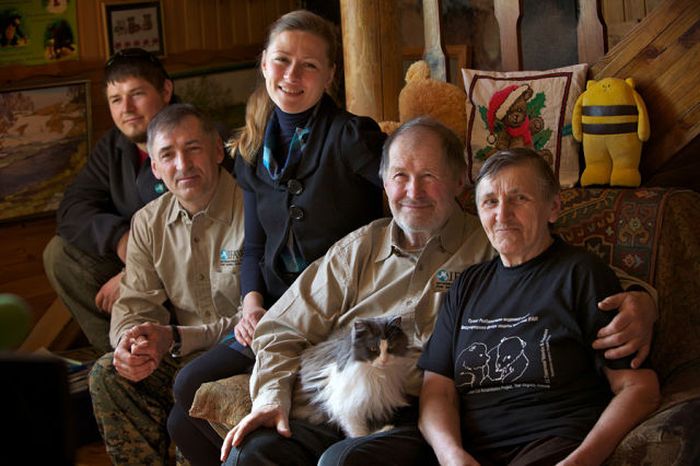 Russian Rescue Center for Bear Cubs (16 pics)