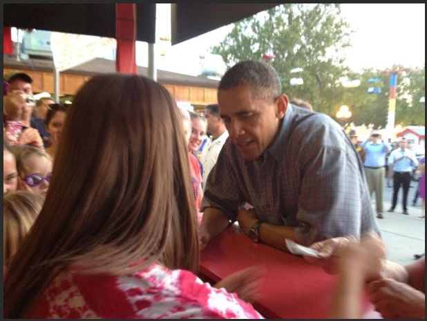 Obama Buying Beer at the Iowa State Fair (11 pics)