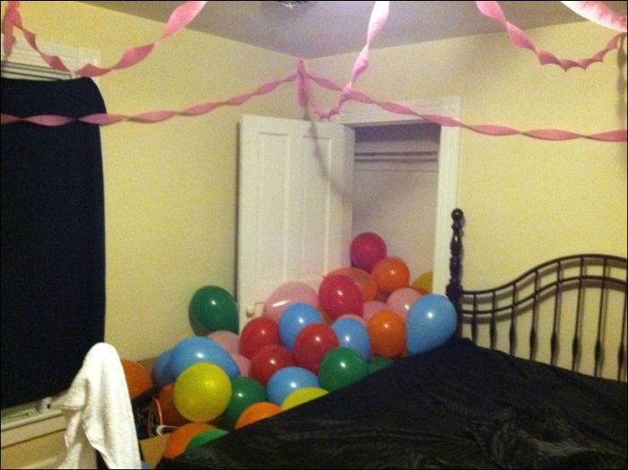 1500 Balloons Roommate Prank (17 pics)