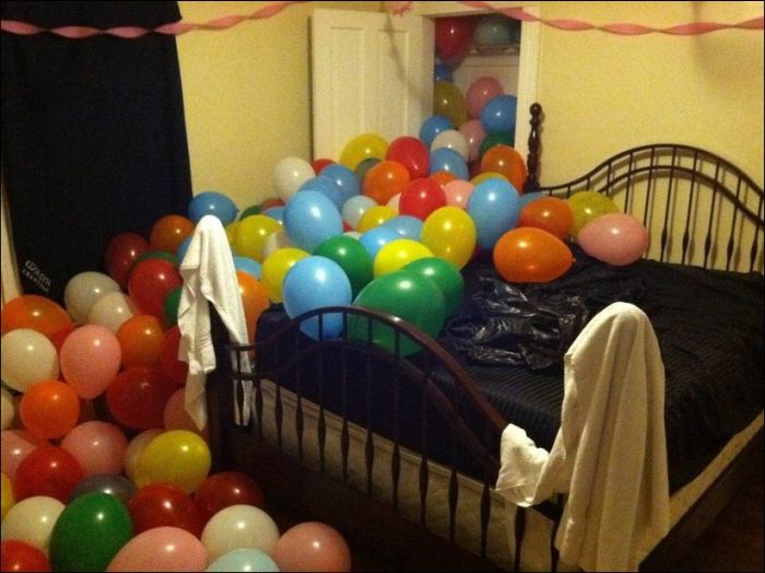1500 Balloons Roommate Prank (17 pics)