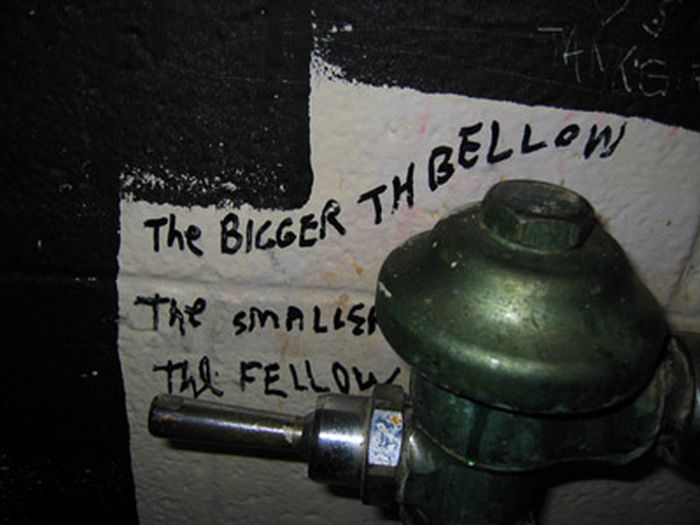 Bathroom Graffiti Wisdom (69 pics)