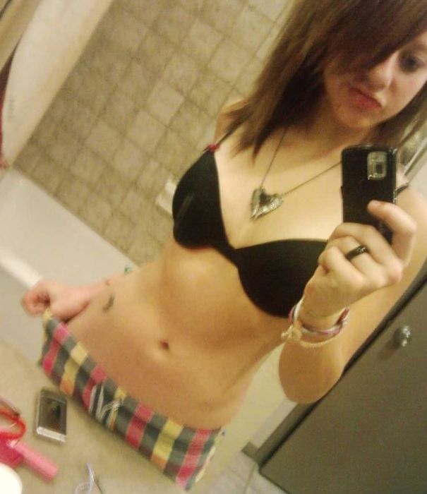 Girls Mirror Pictures (43 pics)