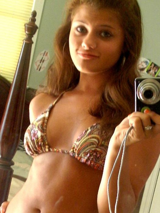 Girls Mirror Pictures (43 pics)