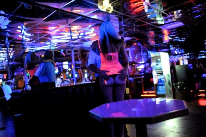 Photos From Inside Tampa's Most Famous Strip Club (21 pics)