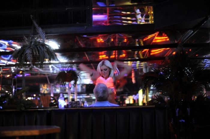 Photos From Inside Tampa's Most Famous Strip Club (21 pics)