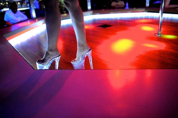 Photos From Inside Tampa's Most Famous Strip Club (21 pics)