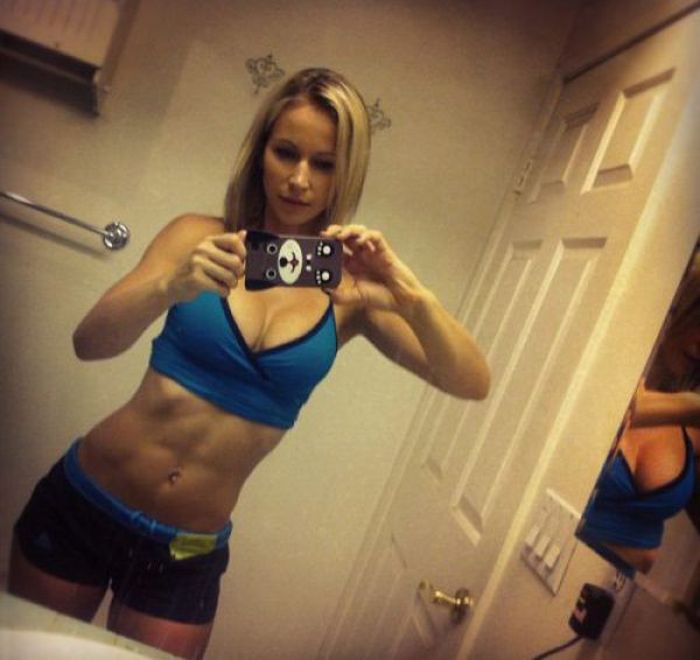 Girls with Abs, Hot or Not? (45 pics)