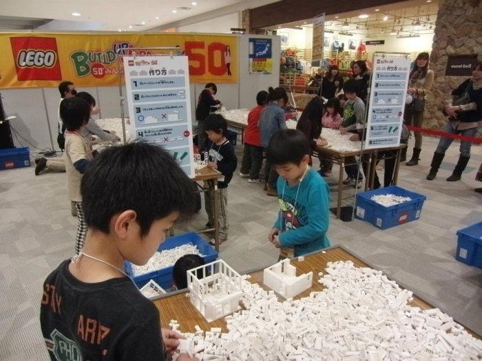 1.8 Million LEGO Bricks Used to Create Map of Japan (19 pics)