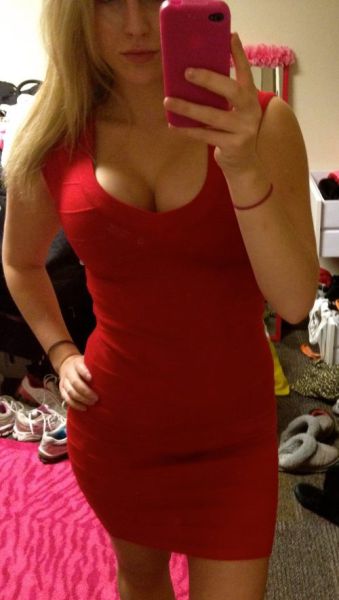 Pretty Girls in Tight Dresses (52 pics)