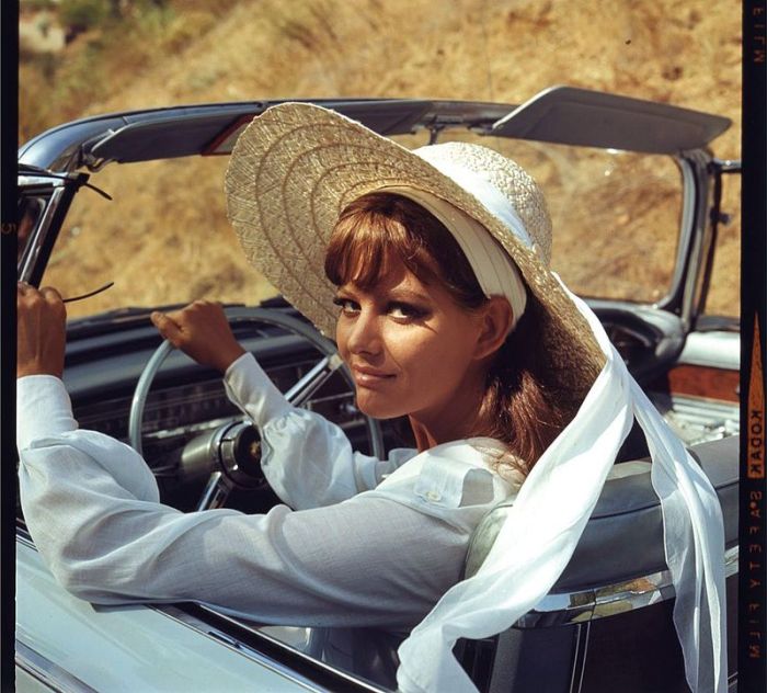 Cute Girls and Vintage Cars (64 pics)