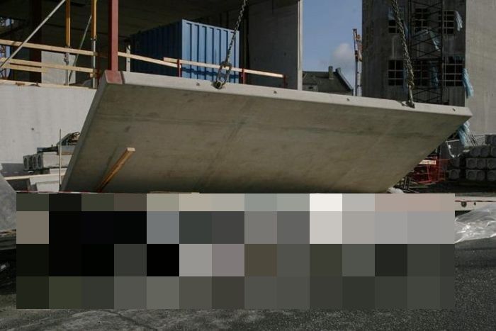 Concrete Wall Falls on a Car (5 pics)