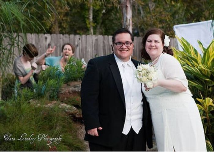 Wedding Photobombs (23 pics)
