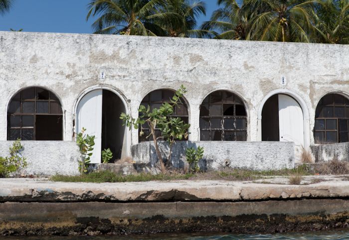 Abandoned Islands of Colombian Drug Lords (34 pics)