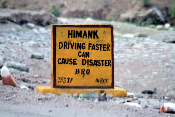 Warning Road Signs in India (30 pics)