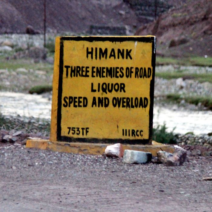 Warning Road Signs in India (30 pics)