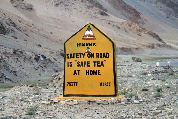 Warning Road Signs in India (30 pics)