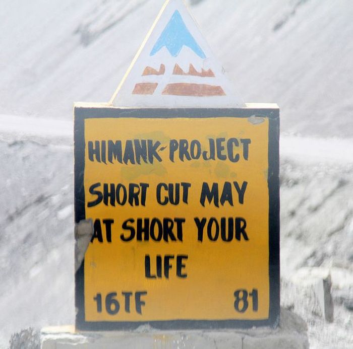 Warning Road Signs in India (30 pics)
