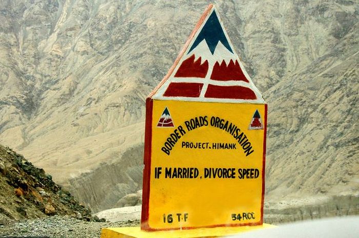 Warning Road Signs in India (30 pics)