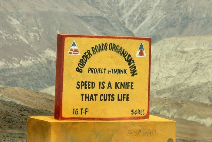 Warning Road Signs in India (30 pics)