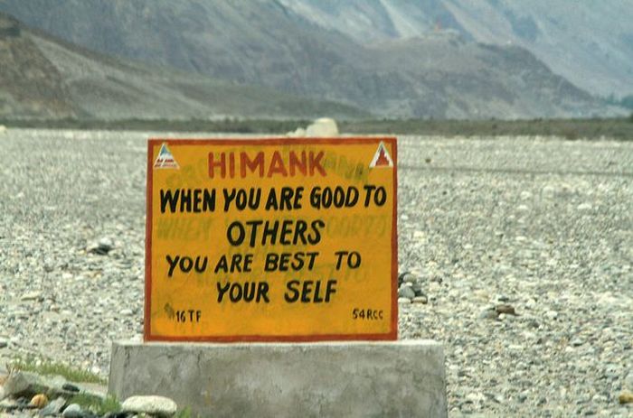 Warning Road Signs in India (30 pics)