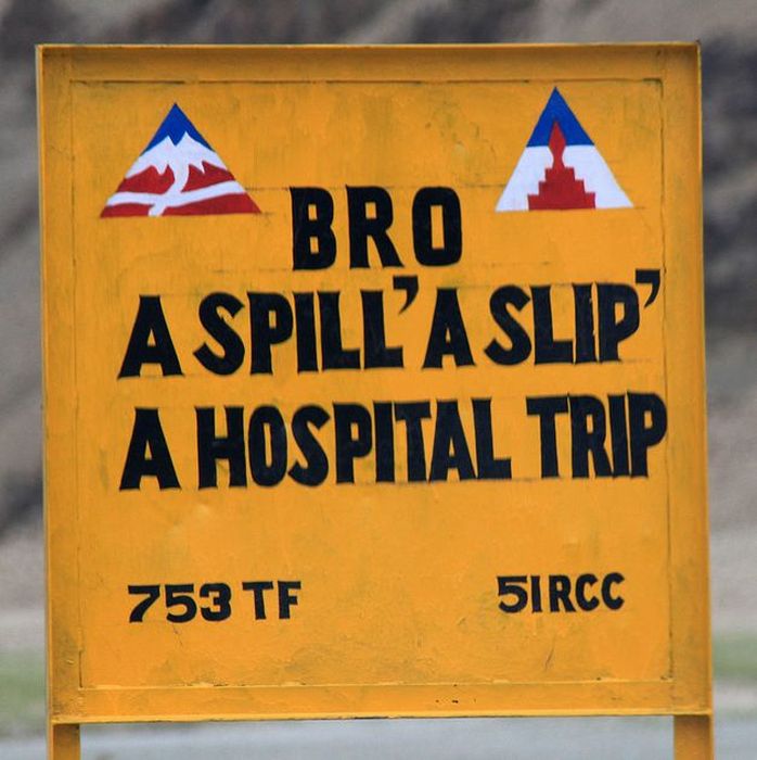 Warning Road Signs in India (30 pics)